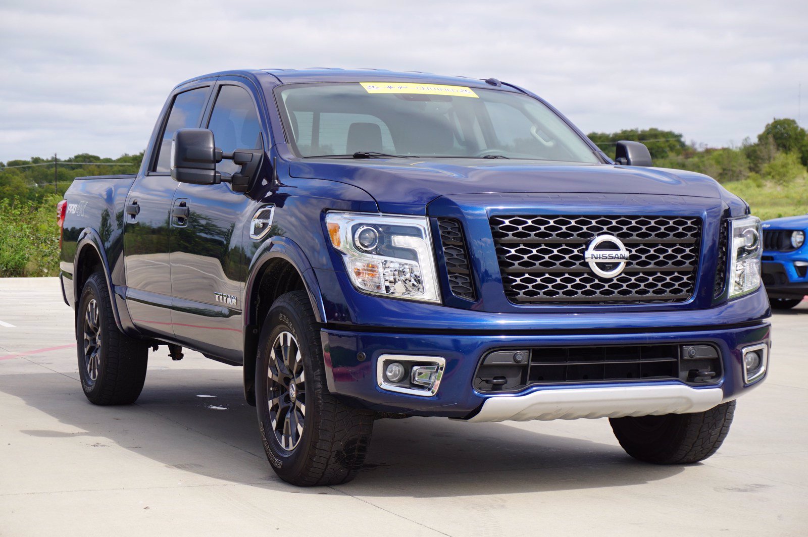 pre-owned-2017-nissan-titan-pro-4x-with-navigation-4wd