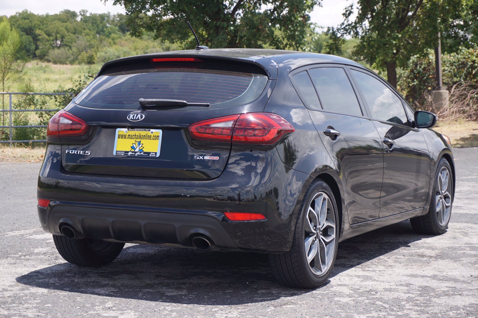 Pre-Owned 2016 Kia Forte 5-Door SX FWD Hatchback